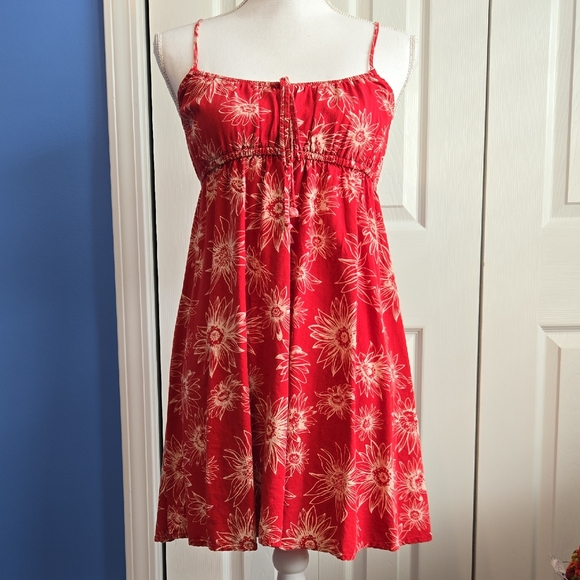 Rewind | Red and Cream Flower Dress - Picture 1 of 7